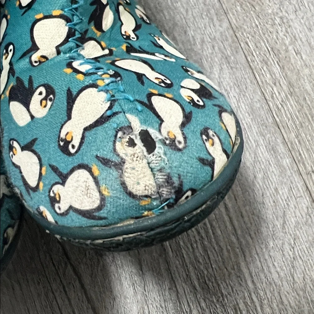 Bogs baby Teal Penguin Waterproof Rain Boot/ size 8